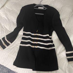 B/W stunning top for black St.John skirt or pants
